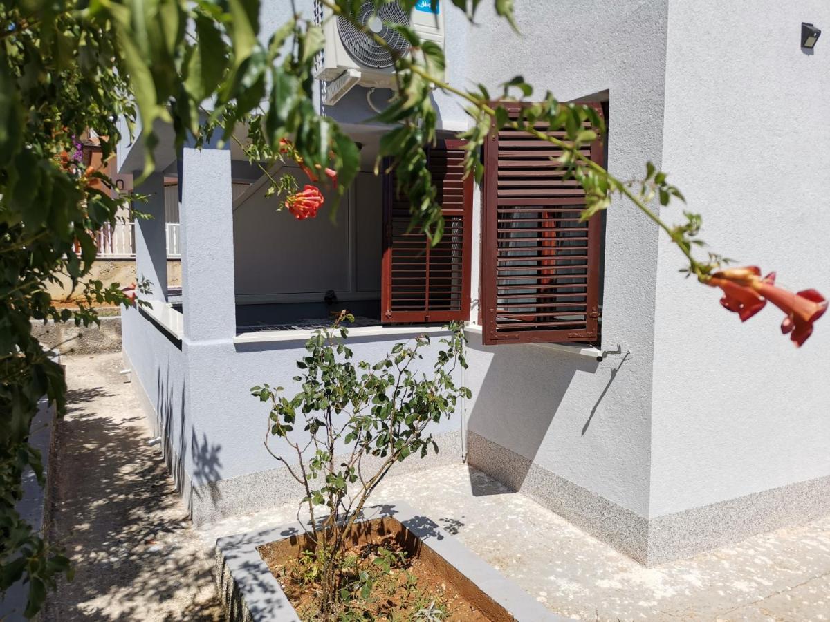 Apartments Lungomare Pula Exterior foto