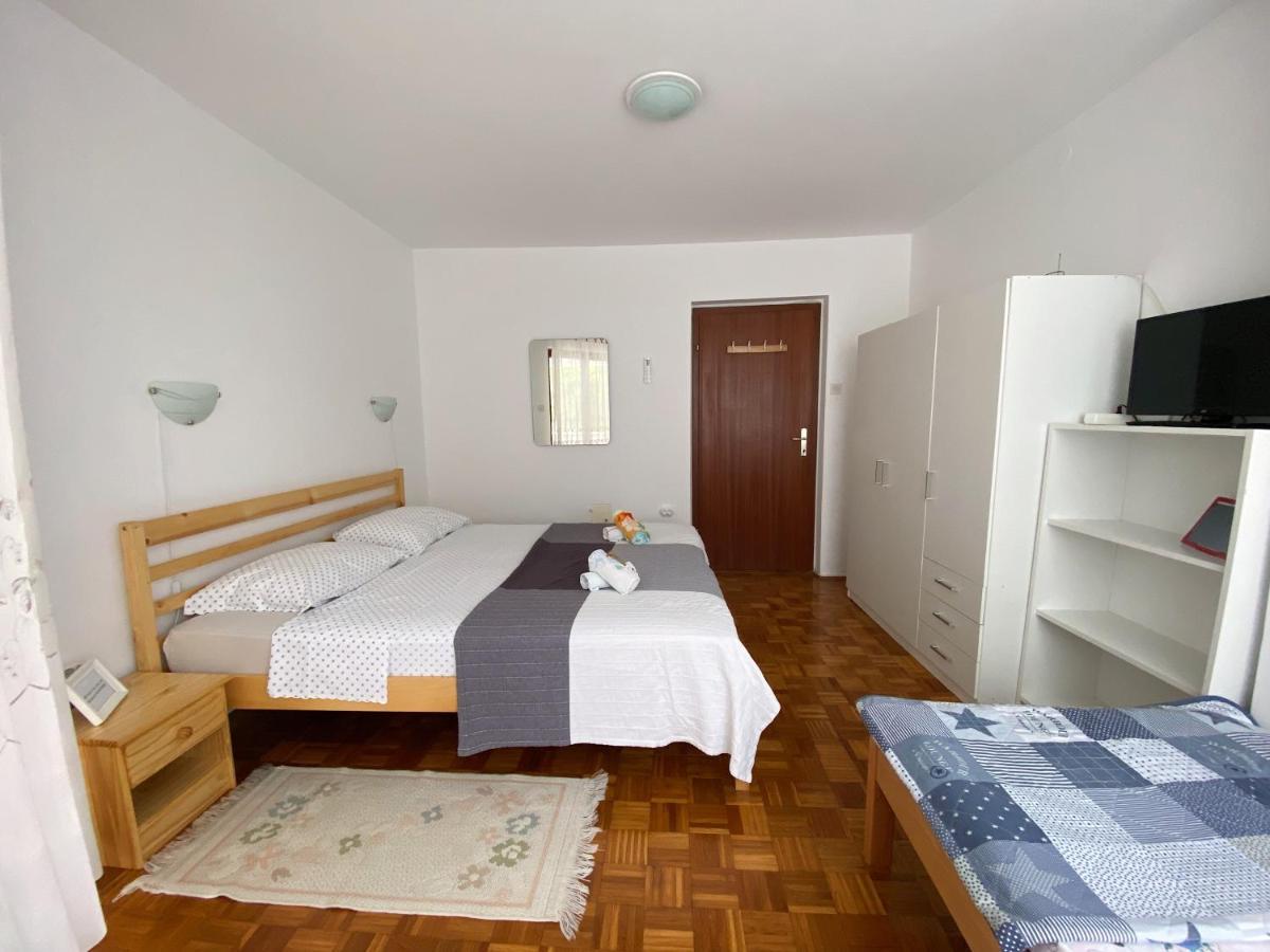 Apartments Lungomare Pula Exterior foto